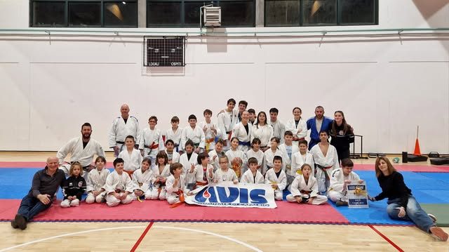 La grande famiglia della Judo Agorà durante un evento